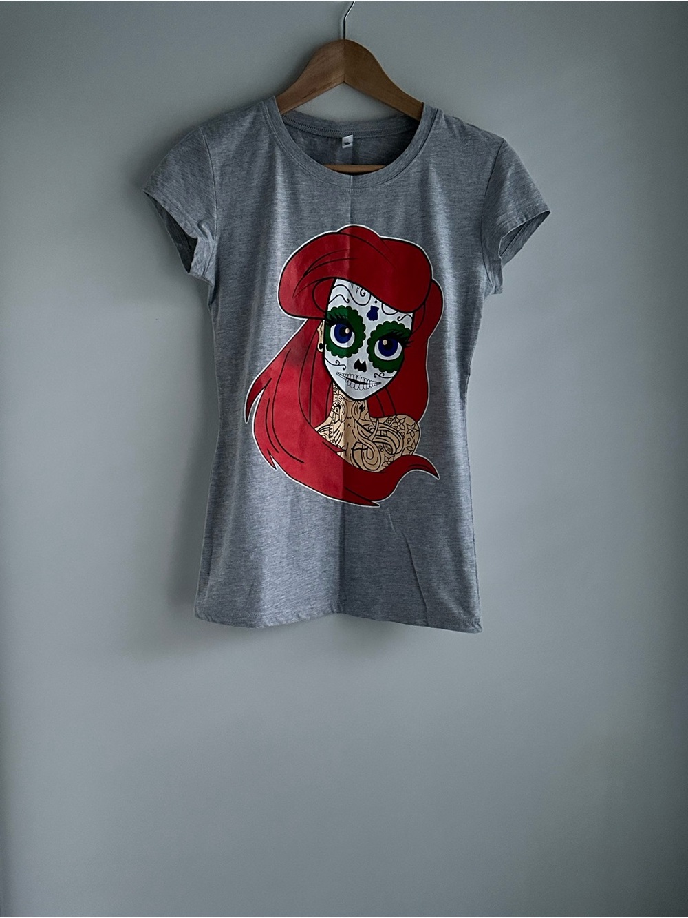 Reserved Grey Graphic Tee with Red Hair Illustration M